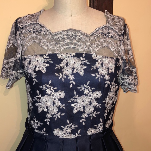 Monsoon formal dress - Picture 2 of 7